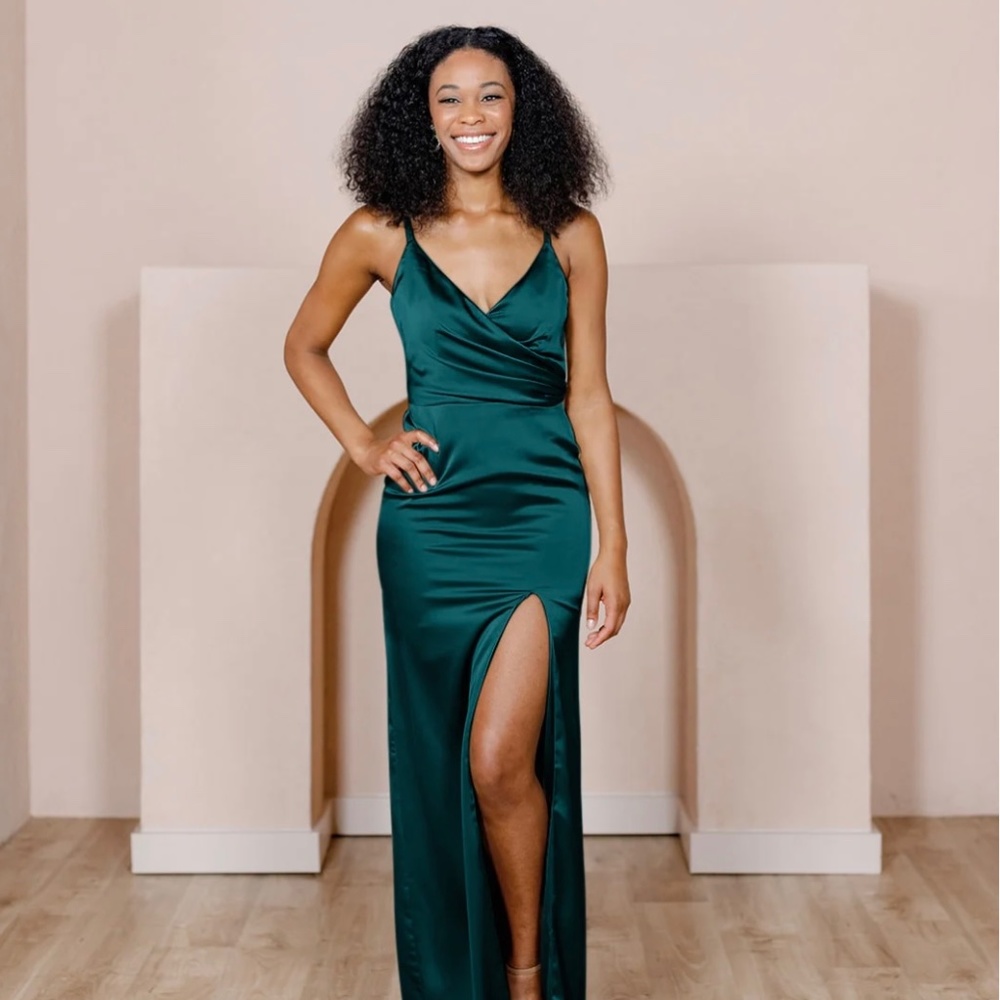 Revelry Rava Satin Emerald Size 12 Never Worn